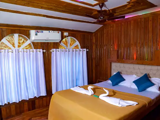 Honeymoon Houseboat Alleppey