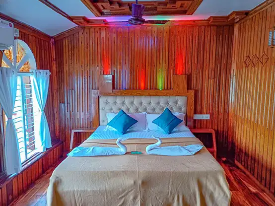 Honeymoon Houseboat Alleppey