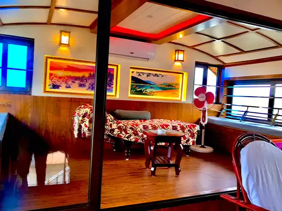 1Bed Room Premium Houseboat